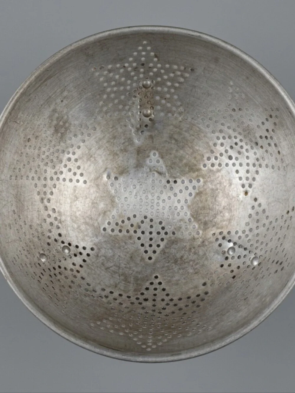 Vintage WearEver Metal Footed Colander - Silver